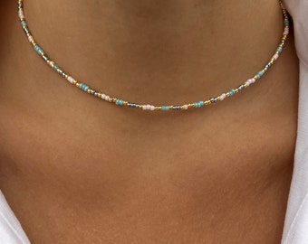 Gargantilla de cuentas: collar de cuentas de semillas azules y rosas