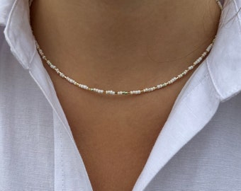 Collar de cuentas de semillas, cierre chapado en oro de 14k