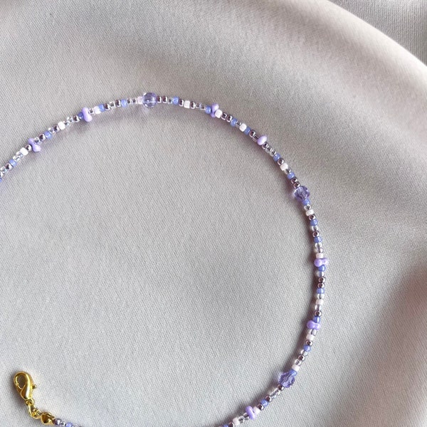 Fliederfarbene Perlenkette. Lavendel-Rocailles Perlenkette. Trendiger kleiner Choker. Geschenk für Sie. Alltagskette. Weihnachtsgeschenk. Geschenk für Mädchen