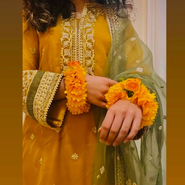 Flower Gajra,Mehndi Gajra,Bridesmaid Bracelet,Artificial Gajra,Mayun Gajra, Pakistani Gajra,Reusable Gajra,Handmade Gajra,Wedding Gajra,Eid