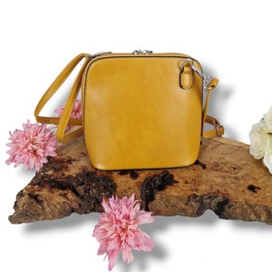 Senfgelbe süsse Crossbody Handtasche. Alltags Schultertasche