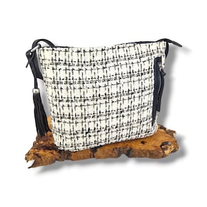 Schwarz & Weiss Vintage Strick Style Umhängetasche. Quaste Einkaufstasche. Gewebte Umhängetasche.
