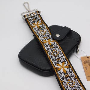 Bolso/bolsa de cuero negro para teléfono móvil, cruzado al hombro. Mustard & Black