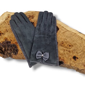 Grey Fleece Touchscreen Gloves: Ladies Winter Bow Gloves