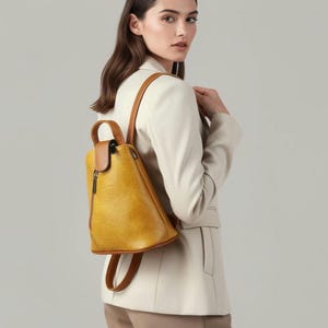 Mini mochila mostaza y marrón