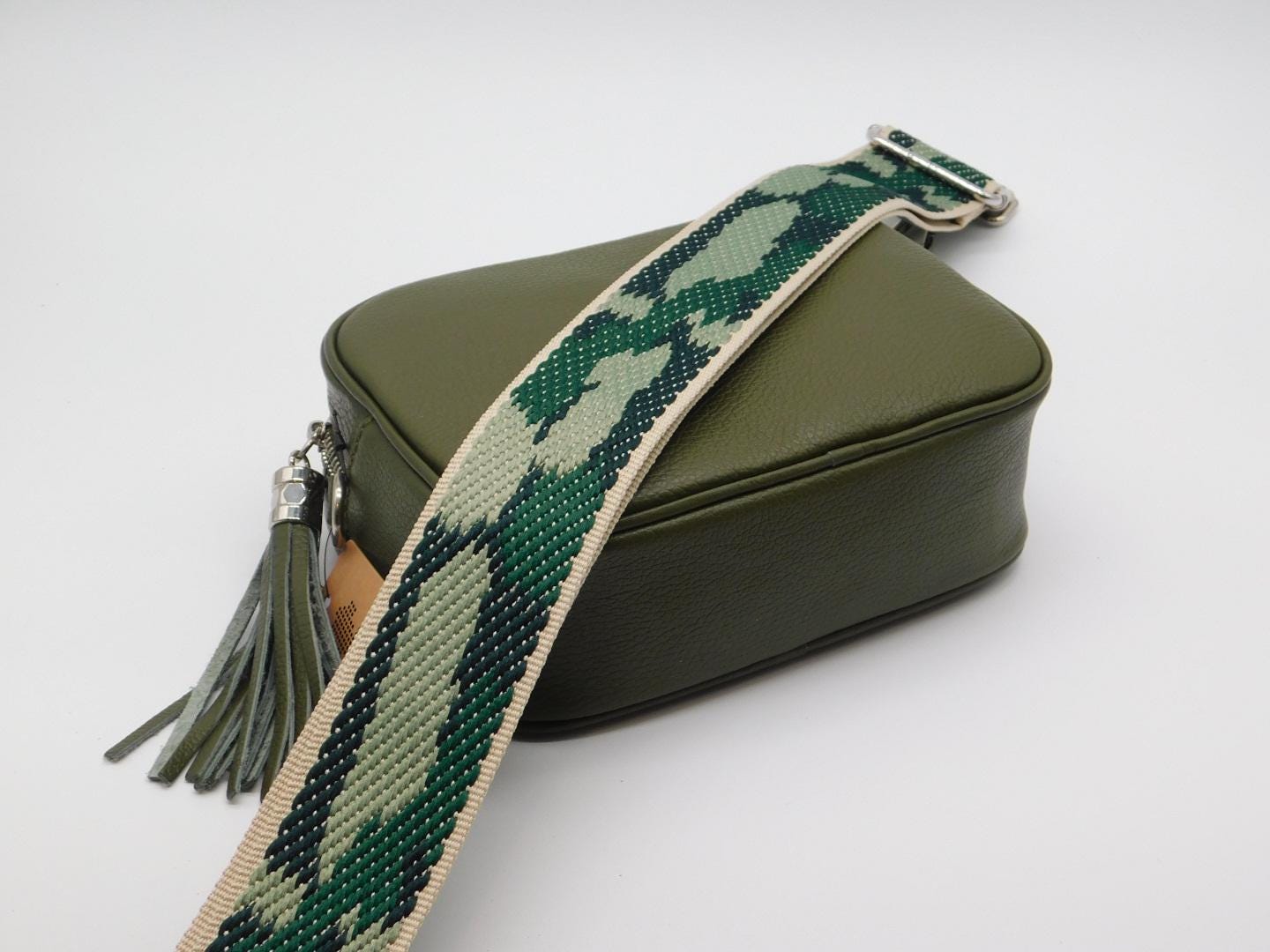 ショルダーバッグ　ボディバッグ　ハンドメイド　新品　グリーン　手縫い　レザー サラ カーキグリーンレザー クロスボディバッグ | イタリアンオリーブ