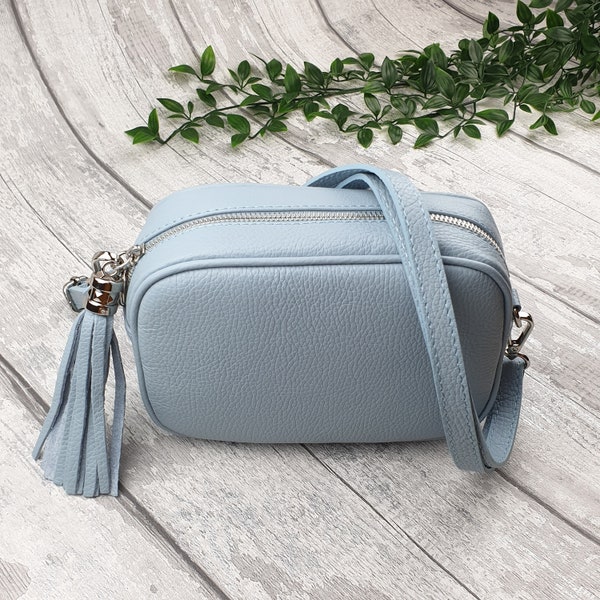 Sac à bandoulière Sara en cuir bleu clair. Véritable cuir grainé italien