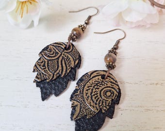 Orecchini a foglia Orecchini in pelle leggera Orecchini pendenti con pietre preziose Boho Orecchini fatti a mano Orecchini pendenti Regalo