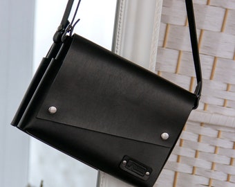 Natural leather minimalistic shoulder bag, everyday small leather purse, minimal elegant cluch bag