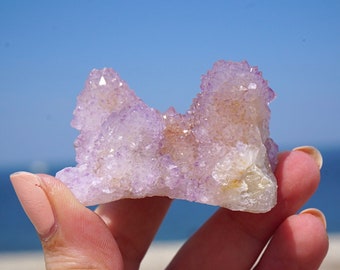 Cúmulo de cuarzo espiritual: cristal de amatista cactus