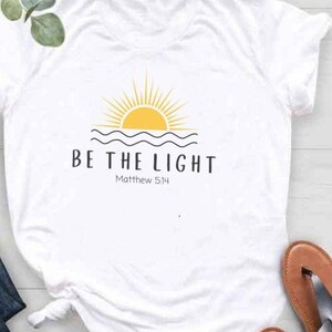 Seien Sie das Licht T-Shirt, minimalistisches Shirt, Matthäus 5:14 Tshirt, Kirche Shirt, christliche Shirts, Frau Kleidung, Be The Light Shirt