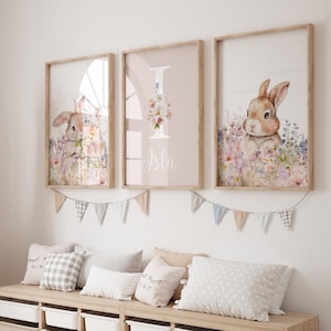 Roze bloemen konijntje prints, set van 3 meisjes konijn prints, naam, gepersonaliseerd, meisjes kinderkamer decor kunst aan de muur, oudroze baby meisjes kamer prints