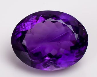 Natural Amethyst Oval Cut Gemstone: AAA+ Quality, 13 Ct (16X13X9 mm)