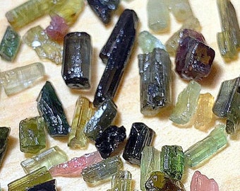 100 Pcs Raw Green Tourmaline Pencil Gemstone Rough: 7mm-14mm