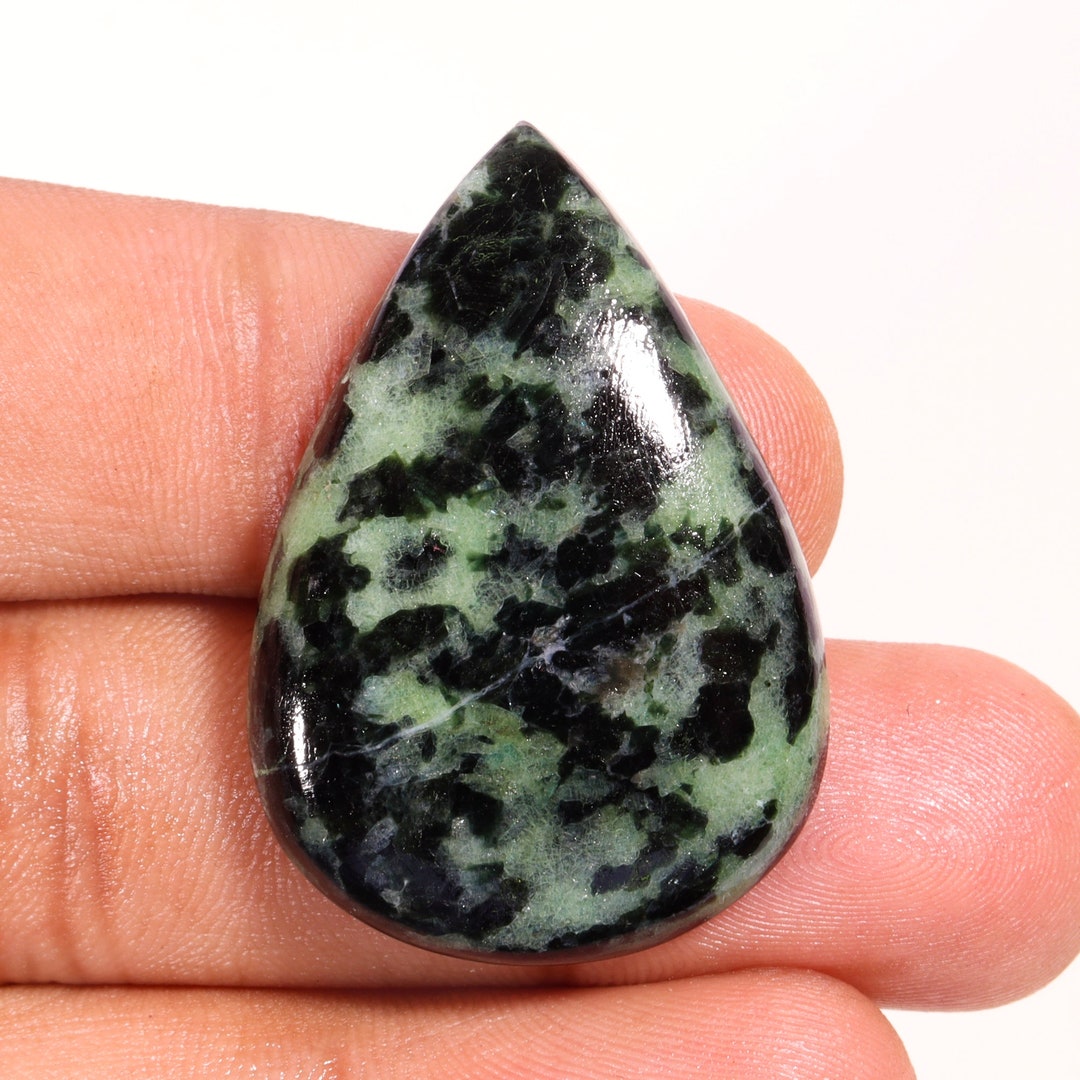 Sugilite Africaine Naturelle 9.1 Ct – Cabochon Poire – Pierre Fine Lapidaire 0027P