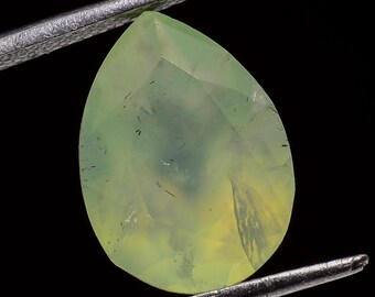Natural Prehnite Gemstone: Pear Shape Cut, 5.5 Ct (14X10X6 mm)