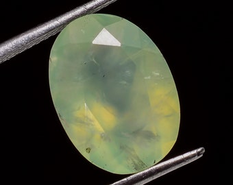 Oval Prehnite Gemstone: Loose Cut Stone (14X10X6 mm, 6.5 Ct.)
