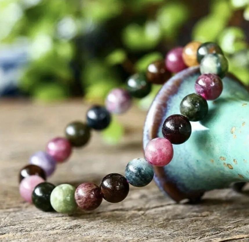 Bracciale con perline multi-tormalina: gioielli in cristallo curativo fatti a mano (8 mm) - Italia