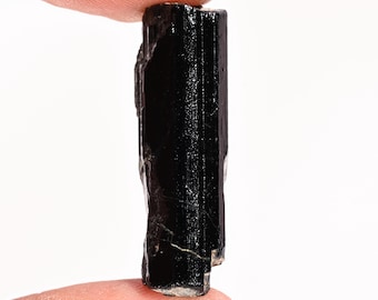 Natural Black Tourmaline Rough Gemstone: 46.40 ct, 35X12X10 MM