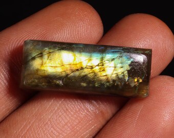 ラブラドライト宝石カボション：長方形ルースストーン、24.25カラット