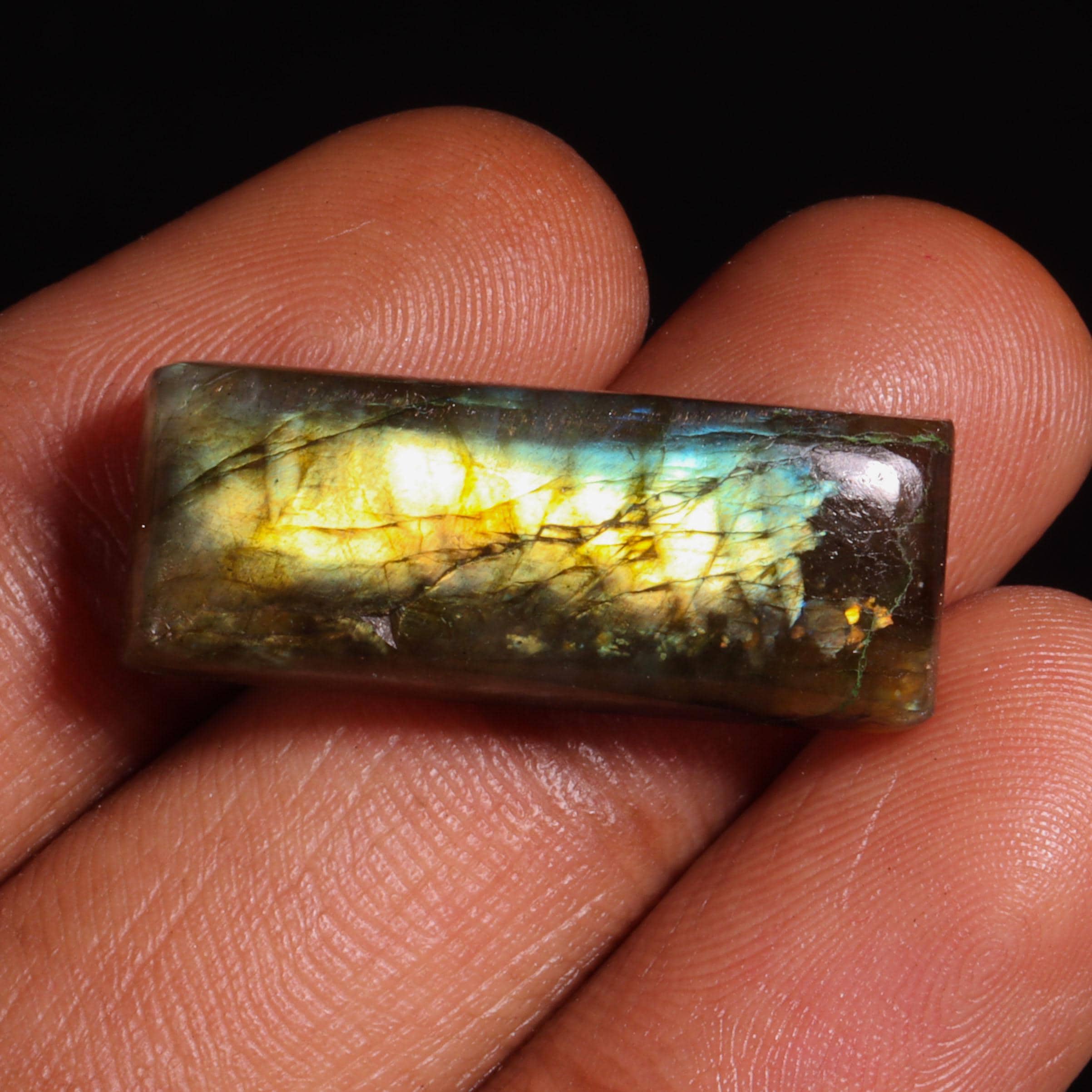 ラブラドライト宝石カボション：長方形ルースストーン、24.25カラット