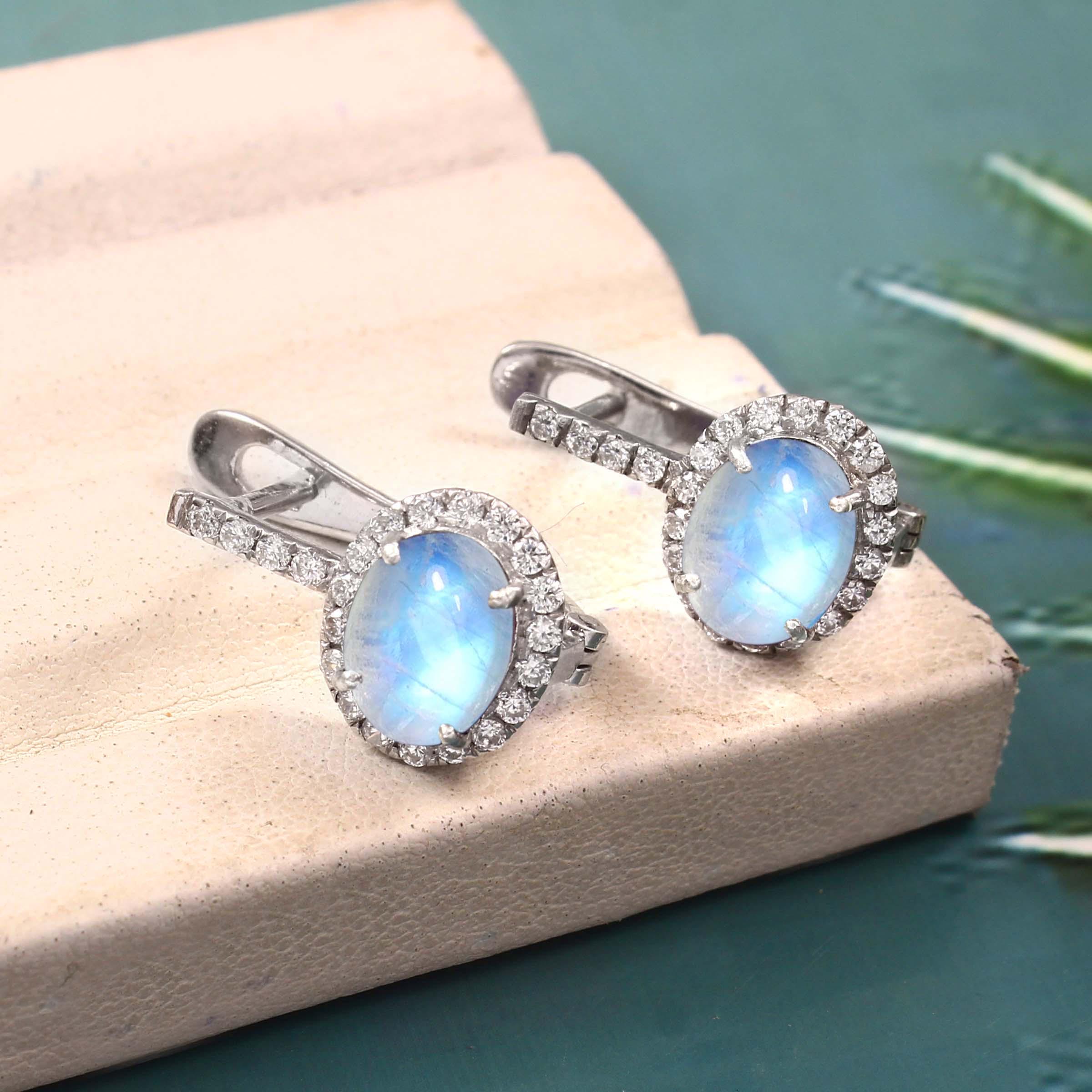 Orecchini a bottone con nodo celtico in pietra di luna in argento sterling