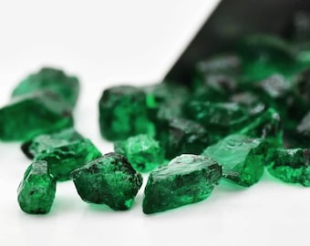 100 Pcs Raw Emerald Crystals: Untreated Rough Gemstone (2mm-4mm)