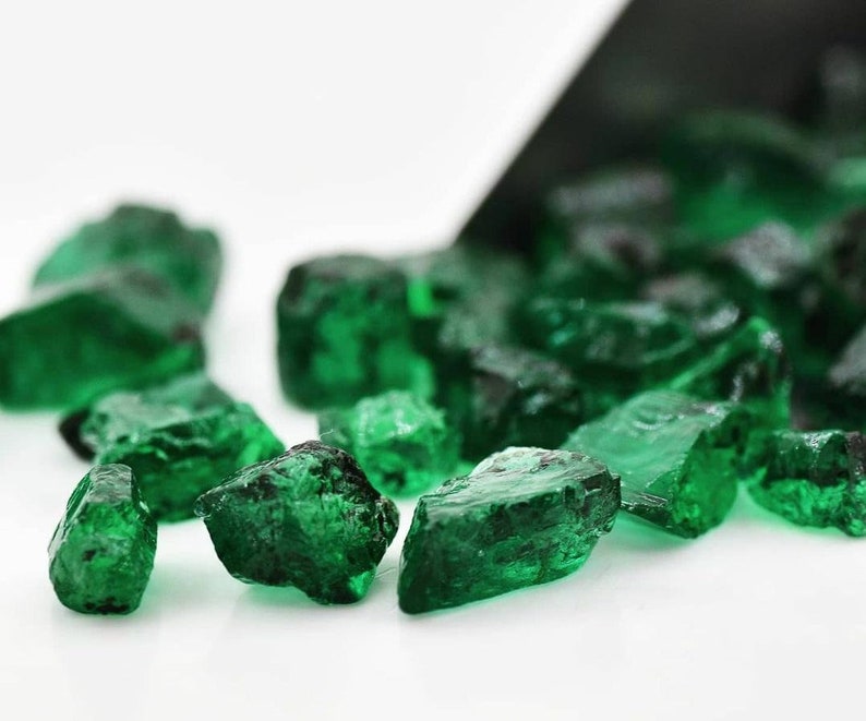 100 Pcs Emerald Raw Rough 2mm 4mm Rough Gemstone/Emerald Crystal/Emerald Raw Gemstone/Healing Emerald /Emerald Untreated Rough image 1