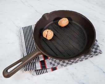 Pretty cast iron skillet