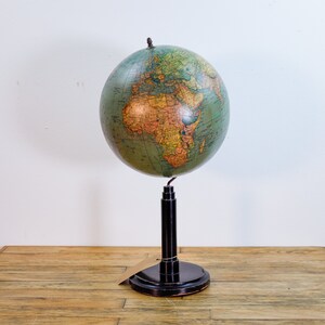 Nostalgic vintage globe image 3