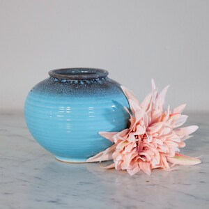Simple ball vase in turquoise