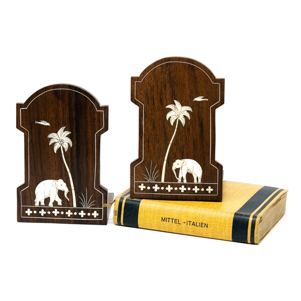 Pretty vintage wooden bookends in colonial style / elephant / set