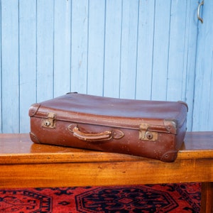 Nr.11 Kleiner brauner Koffer im Vintage Look Bild 2