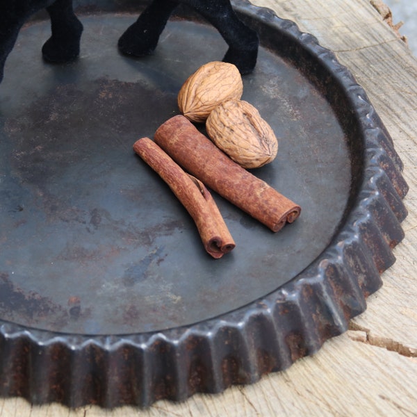 Tolle alte Tarteform, Kuchenform mit Patina für Dekozwecke, Fotoprop, Weihnachtsdeko / Vintage