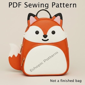 Könnte beinhalten: Orangefarbener und weißer Fuchs-Rucksack mit schwarzen Akzenten und einem kleinen Griff. Der Rucksack hat einen Reißverschluss und einen Schwanz. Der Text "PDF Sewing Pattern" steht oben, und "Echopic Patterns" ist aufgedruckt.
