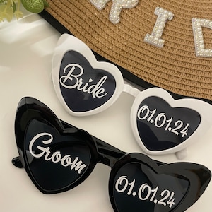 Personalisierte Hochzeits-Sonnenbrille, Braut & Bräutigam Herz-Brille (2er-Set)