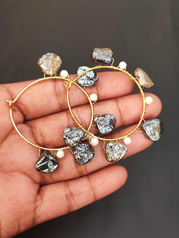 Aros con cuentas de corazón y perlas de piedras preciosas