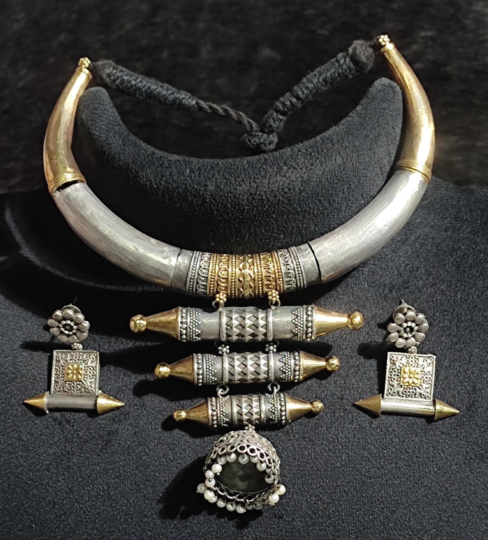 Conjunto de joyas oxidadas de dos tonos, hermosos pendientes y gargantilla, collar Hasli, joyería étnica india para mujer, joyería elegante y de moda.