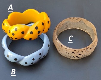 Pulsera de resina artesanal, joyería bohemia con un toque chic.