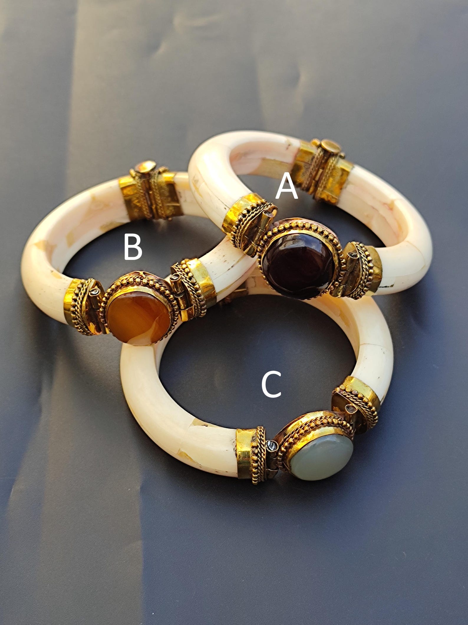 Handmade Buffalo Bone Bangle Bracelet, Agate & Chalcedony, Boho Vintage ...