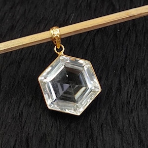 Facetterad kvarts hexagonhänge, förgylld bezel, handgjorda smycken