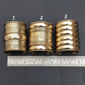 ボヘミアンスタッキングカフバングルアンティーク調ファッションジュエリーハンドメイドワイドカフ調節可能なブレスレットステートメントカフリストバングル真鍮製