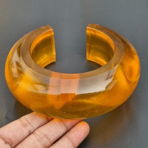Brazalete de resina de color citrino transparente, brazalete de gran tamaño, arte de resina grueso, hecho a mano, exclusivo, bohemio, joyería de moda única, regalo