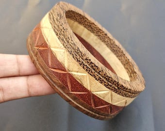 手作りの木製バングルブレスレット、彫刻されたボヘミアンジュエリー
