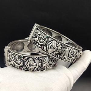 Pfau Thema Oxidiertes Silber Armreif (Kada) Für Sie Zu Öffnender Armreif Handgefertigte Vintage Style Antik Look Indische Armreifen-1 Stück