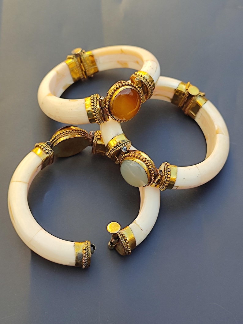 Handmade Buffalo Bone Bangle Bracelet, Agate & Chalcedony, Boho Vintage ...