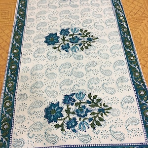 Paisley table runner, Indian blockprint Tablecloth, Table centerpiece, Boho Table runner, Table linen, Table decor, Cotton table top cover