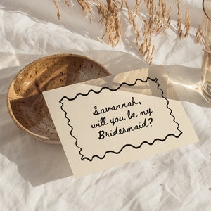 Golvende rand bruidsmeisje voorstel kaartsjabloon, handgeschilderde stijl zul je mijn bruidsmeisje kaart zijn, bewerkbare bruiloft stationair, aanpasbaar