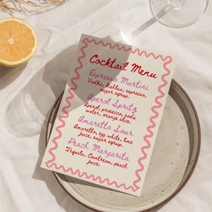 Modello menu bevande ondulate luminose, menu cocktail colorato scritto a mano, menu bar modificabile, cancelleria per matrimonio modificabile, menu bar dipinto a mano