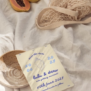 Tarjeta de invitación para guardar la fecha con conchas azules, plantilla costera para invitar a guardar la fecha, papelería de boda editable, invitación para guardar la fecha en la playa, invitación imprimible para invitar a guardar la fecha